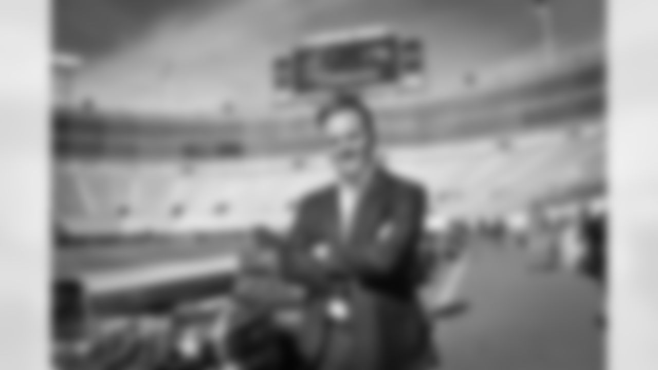 20161016_dal_vs_gb_sponsors_jj1483.jpg