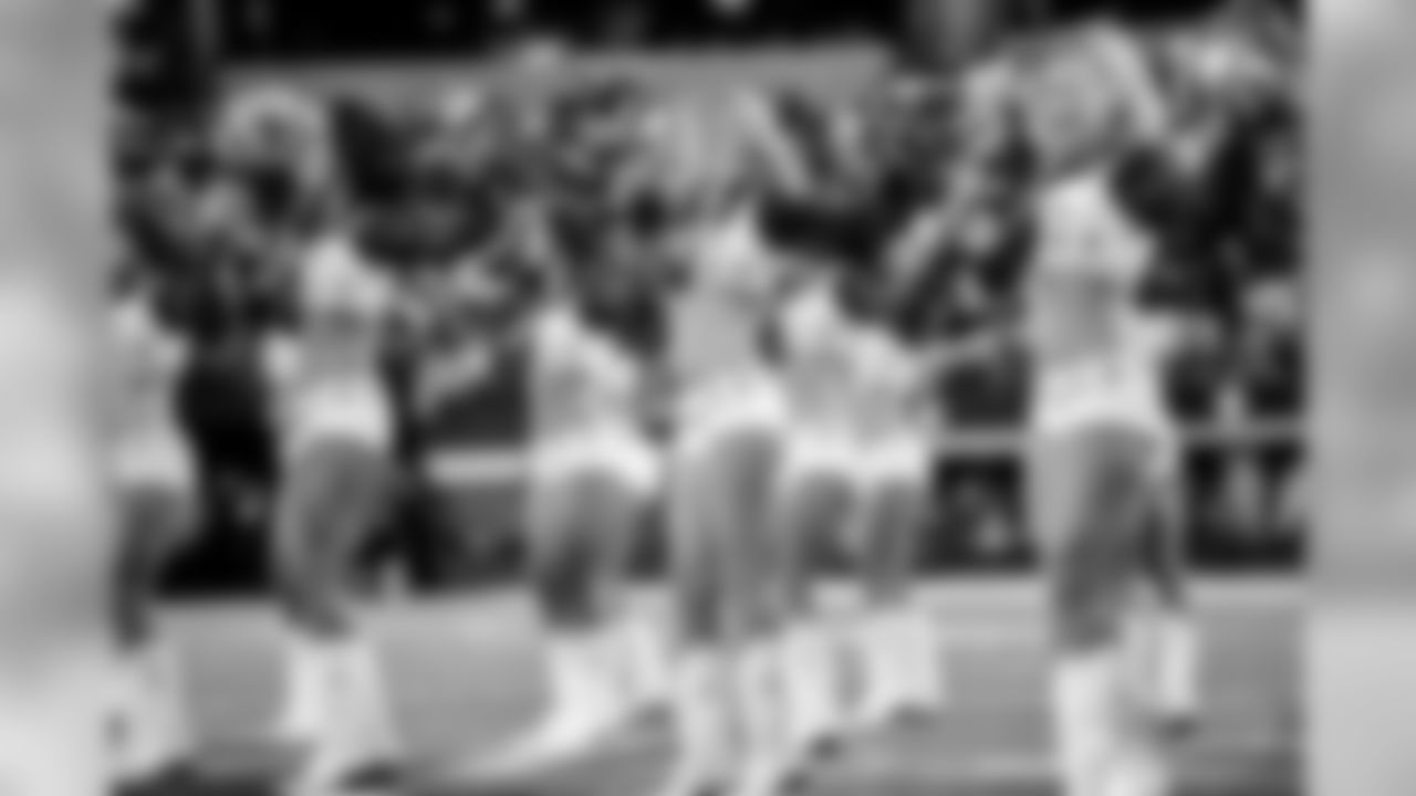20171224_dal_cheers_selects_jj65374.jpg