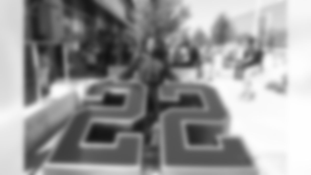 bob_hayes_presented_by_adrienne_hayes_thomas.jpg