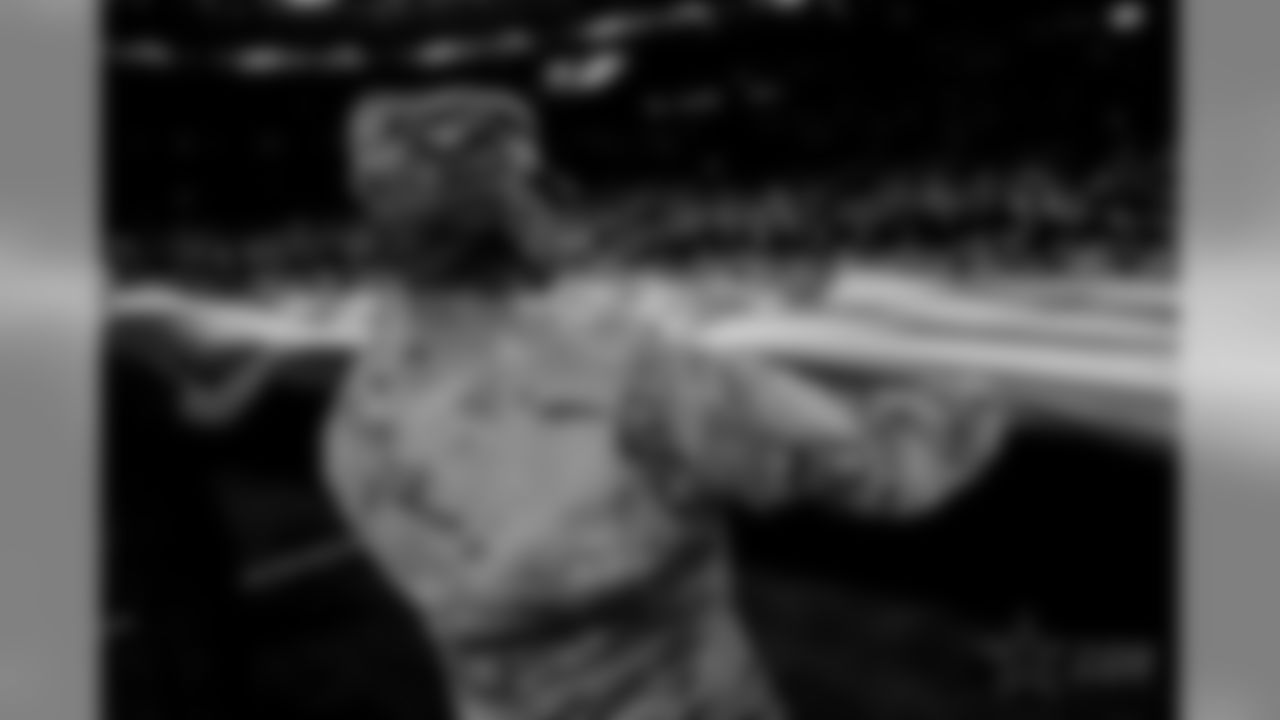 20171119_dal_anthem_selects_jj57374.jpg