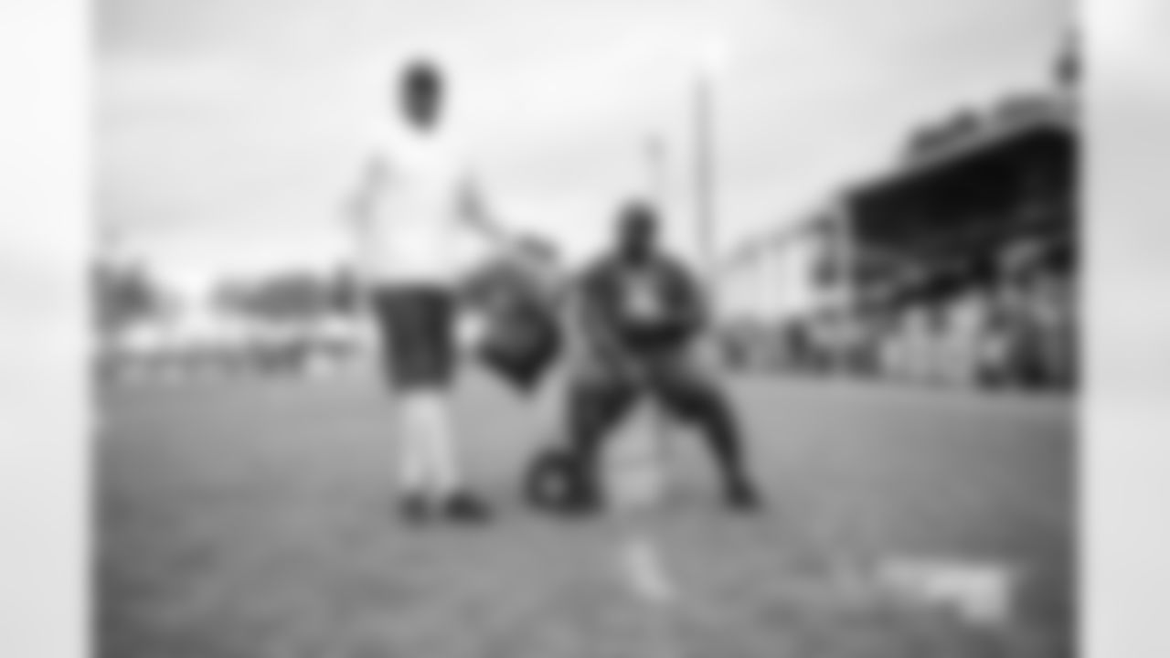 20170127_probowl_leon_lett_gary_brown_selects_jj29157.jpg