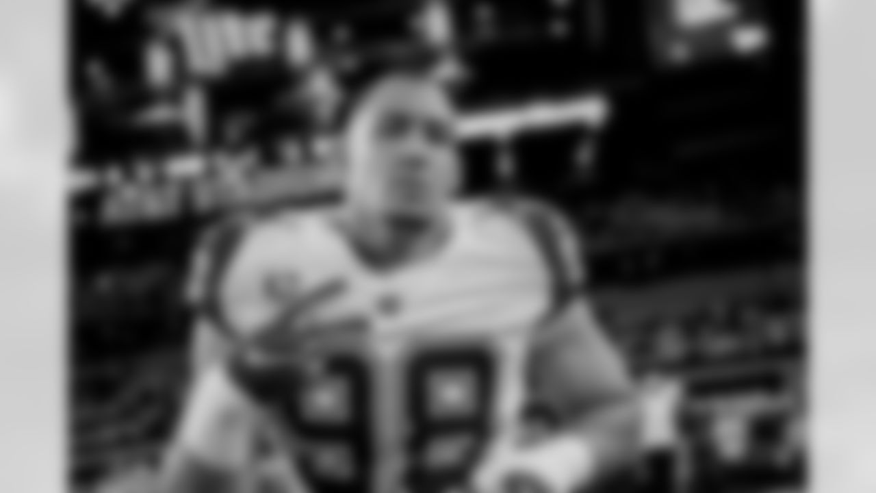 20171130_tyrone_crawford_selects_jj61585.jpg