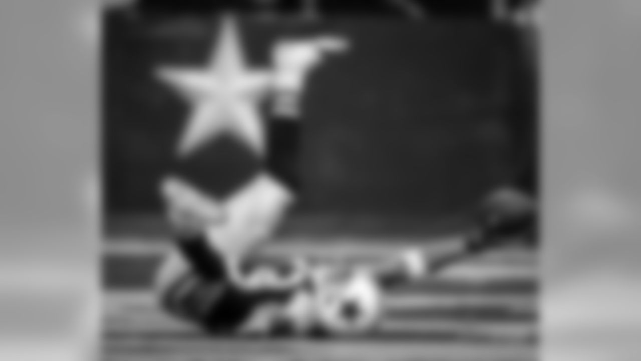 Dallas Cowboys wide receiver Terry Glenn celebrates his third quarter touchdown pass against the Washington Redskins in Irving, Texas, Monday, Sept. 19, 2005. (AP Photo/L.M. Otero)