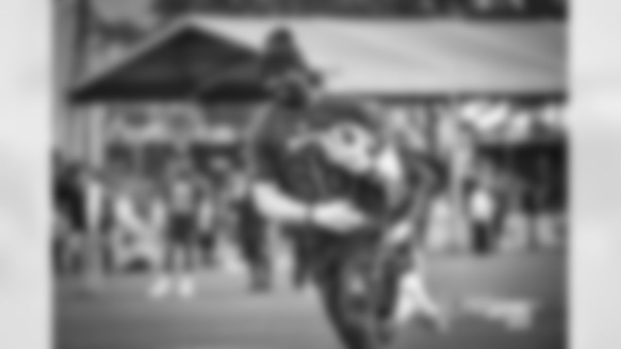 20170128_probowl_dez_bryant_selects_jj29331.jpg