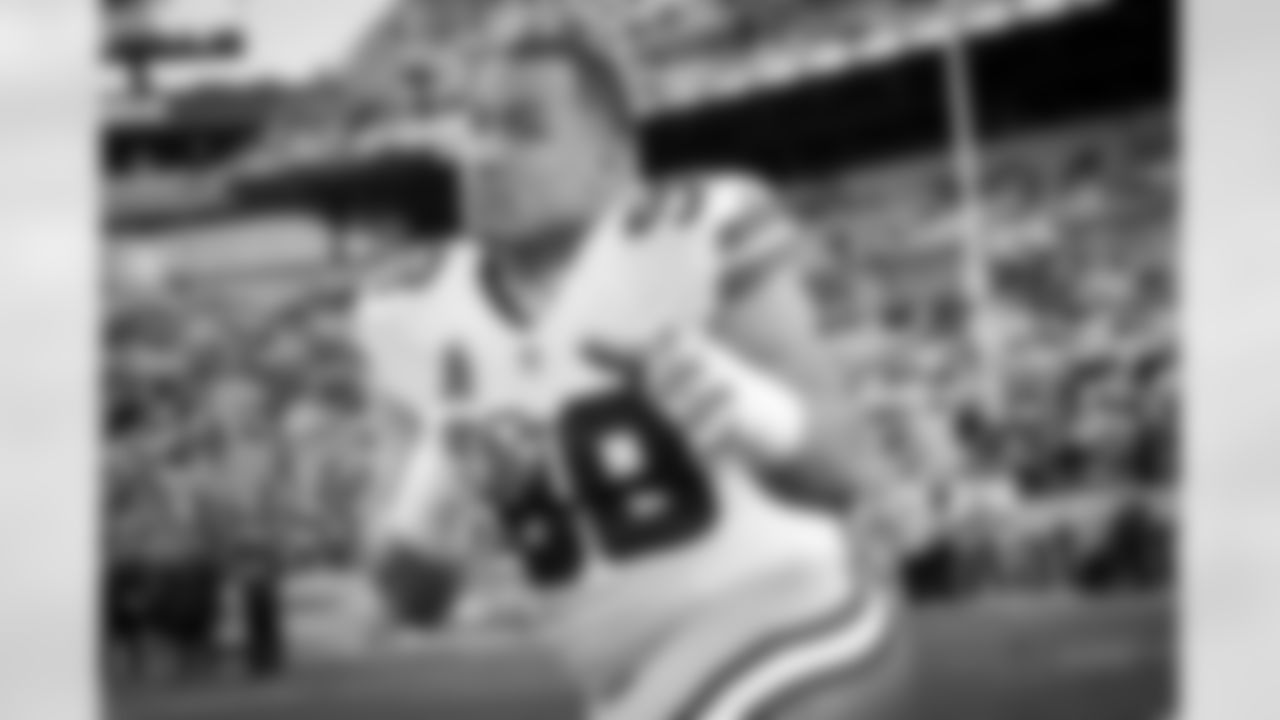 20161114_dal_vs_pit_tyrone_crawford_selects_jj2305.jpg