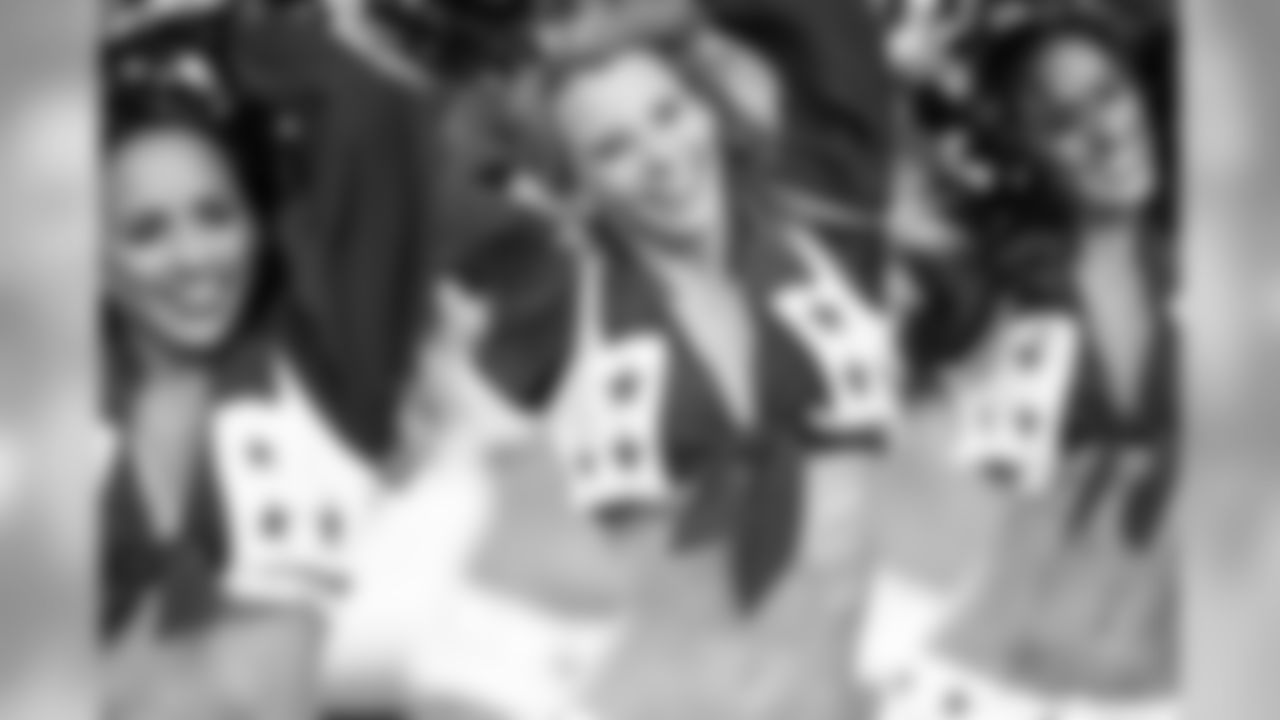 19 November 2017: Cheerleaders
of the Dallas Cowboys during their NFL week 11 regular season 37-9 loss to the Philadelphia Eagles at AT&T Stadium in Arlington, Texas. Photo by Sam Smith/Dallas Cowboys