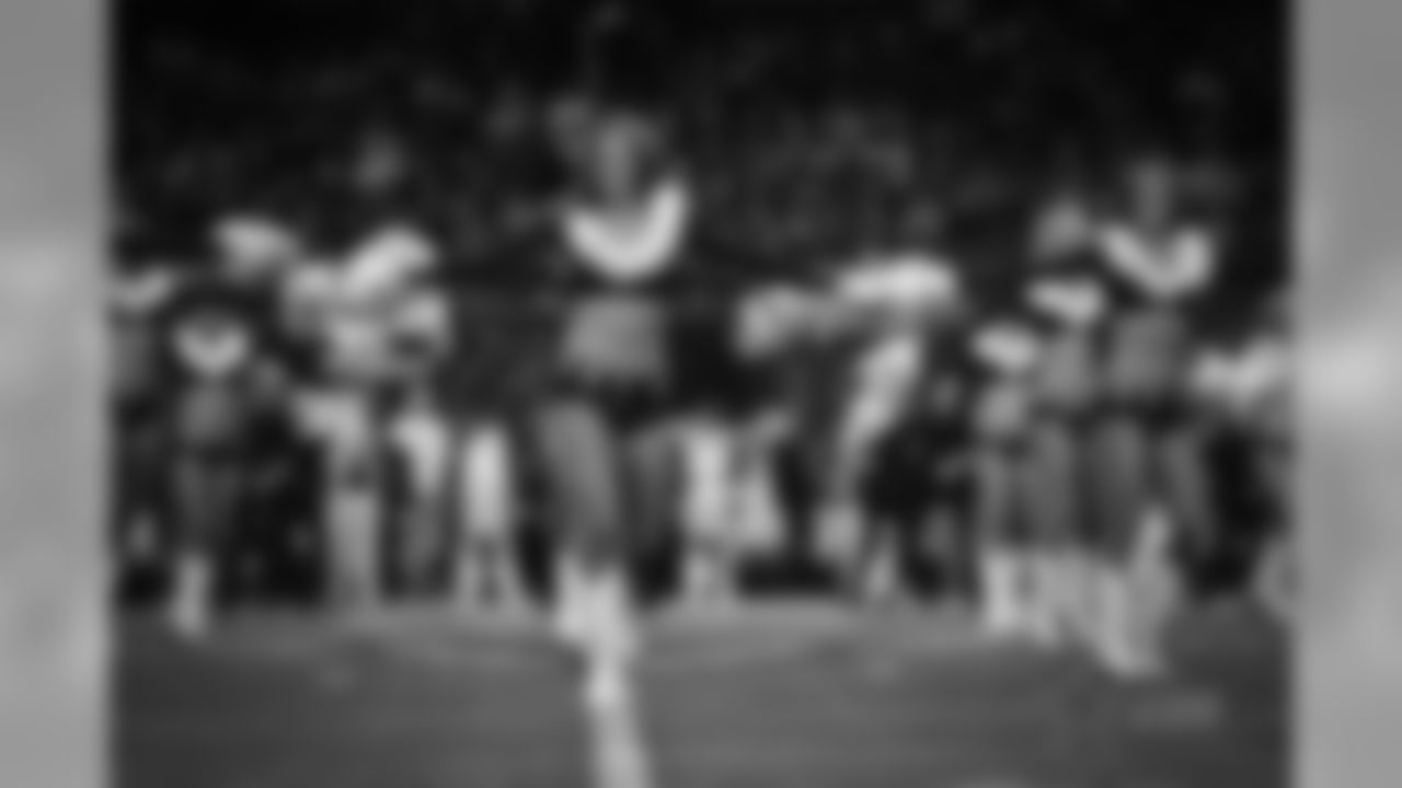 20161218_dal_cheer_all_jj17385.jpg