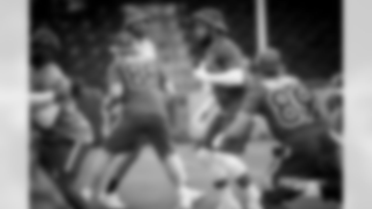 20170128_probowl_ezekiel_elliott_selects_jj29310.jpg