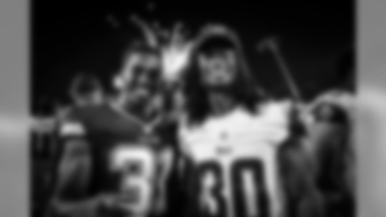 2016_cowboys_byron_jones_and_todd_gurley_selects_jj1109.jpg