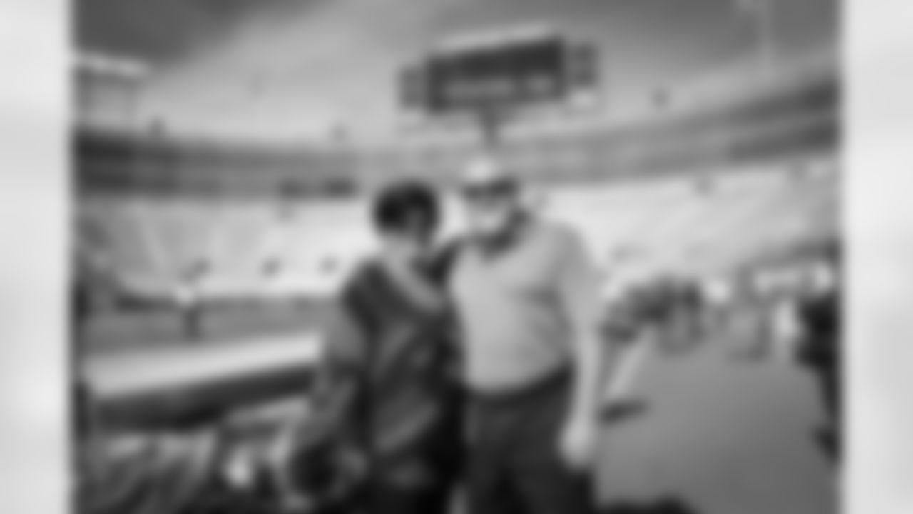 20161016_dal_vs_gb_sponsors_jj1482.jpg