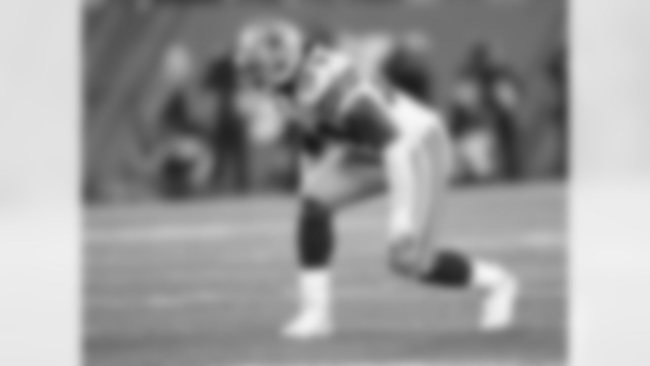 In 2011, Ware finished second in the league, tops among linebackers with 19.5 sacks - the second-most in a season in his career and in club history.