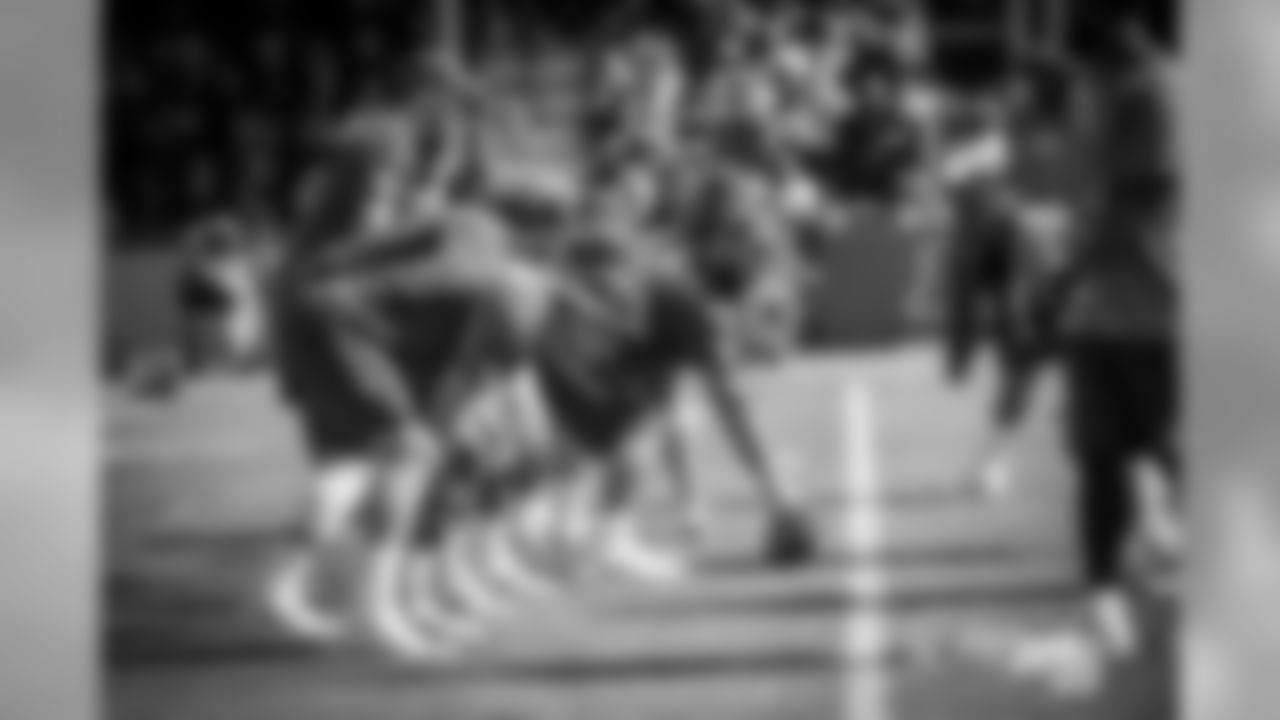 20170126_probowl_travis_frederick_selects_jj28643.jpg