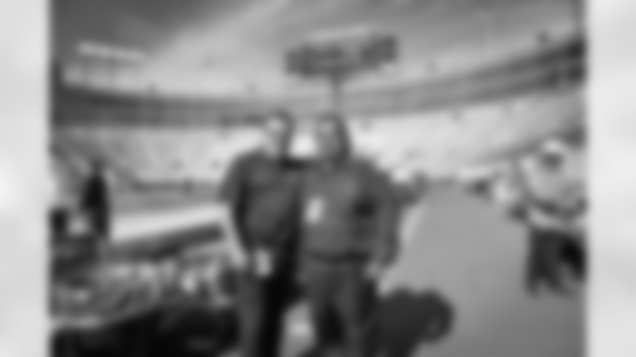 20161016_dal_vs_gb_sponsors_jj1477.jpg