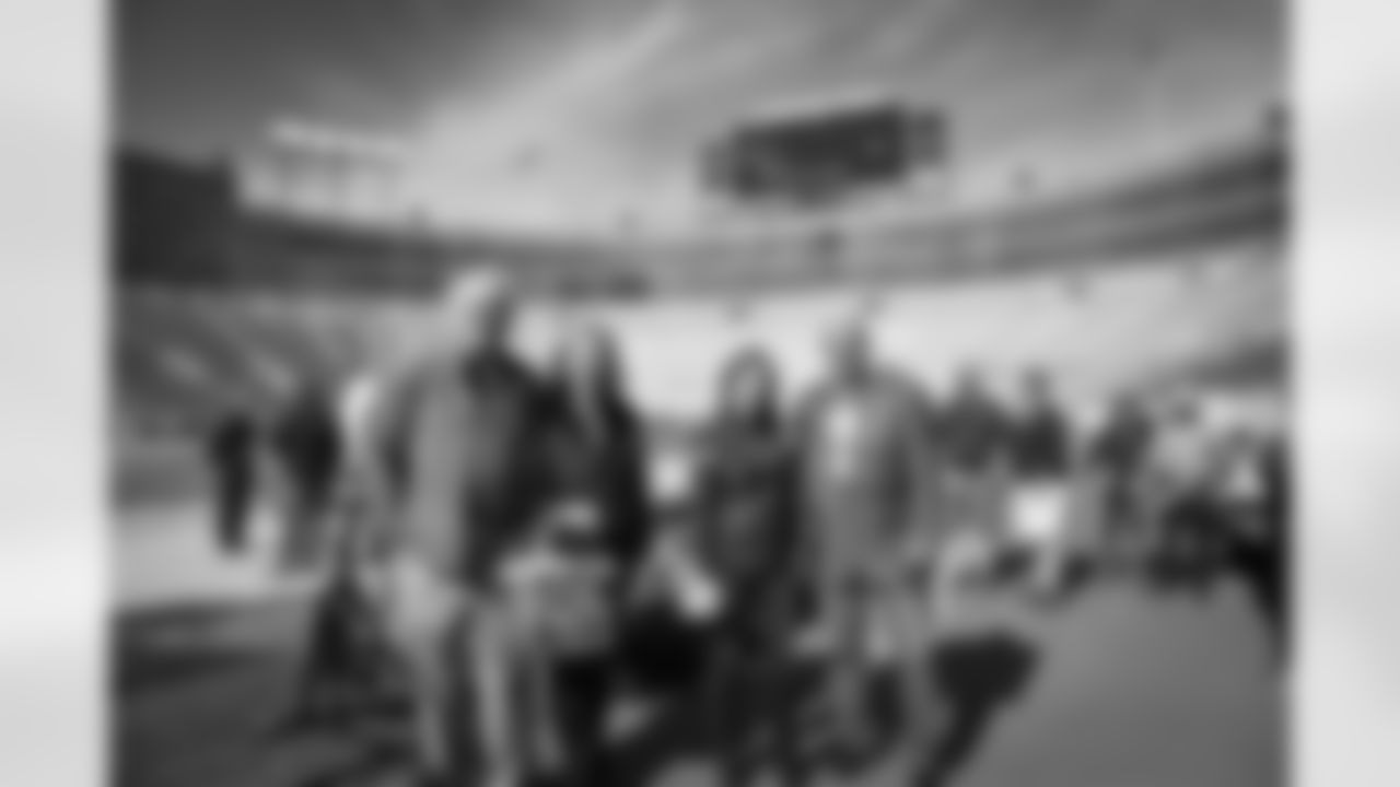 20161016_dal_vs_gb_sponsors_jj1473.jpg