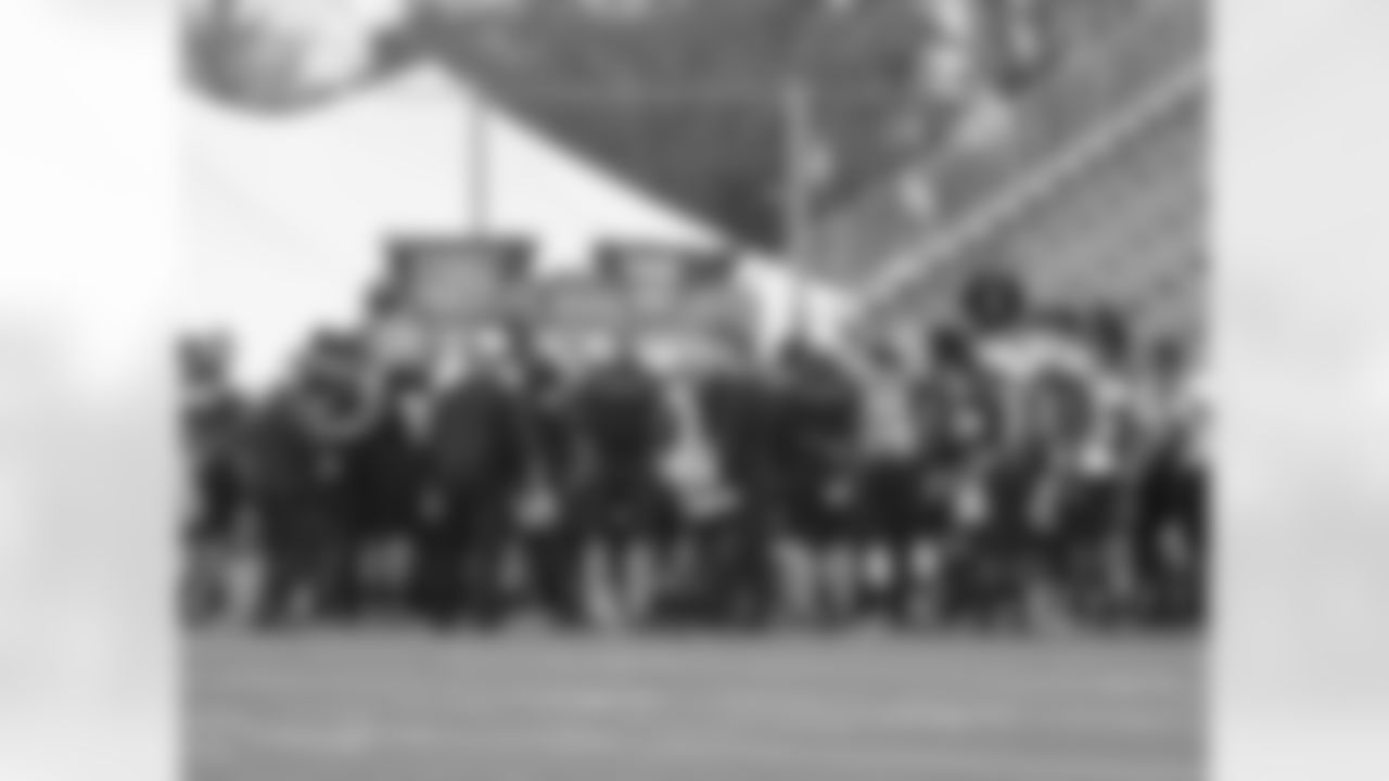 tempSeniorBowGal_012014_1.jpg
