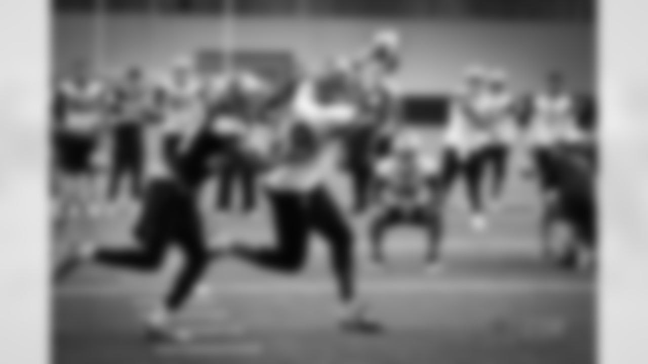20160921_practice_brice_butler_selects_jj0479.jpg