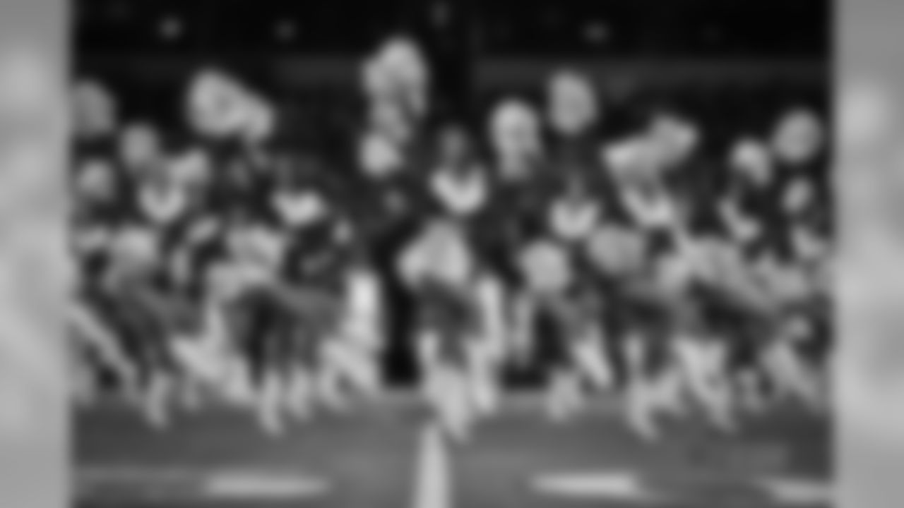 20161218_dal_cheer_all_jj17525.jpg