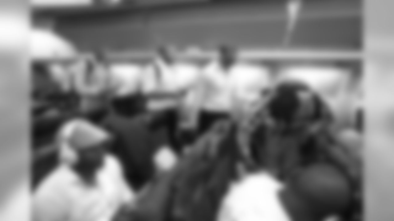 temp20140722_DAL_rookies_boarding03.jpg
