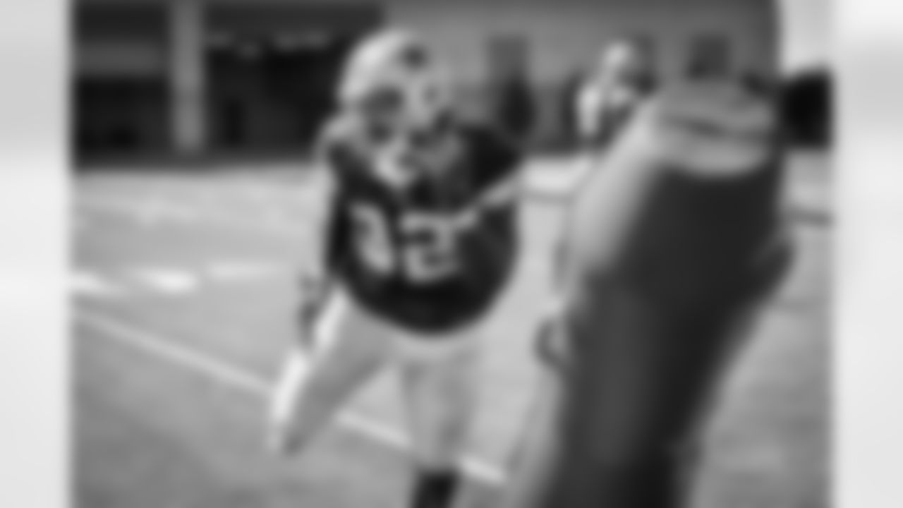 20160921_practice_cedric_thornton_selects_jj0203.jpg