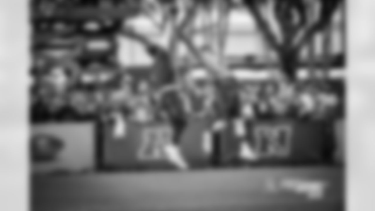 20170128_probowl_dez_bryant_selects_jj29335.jpg