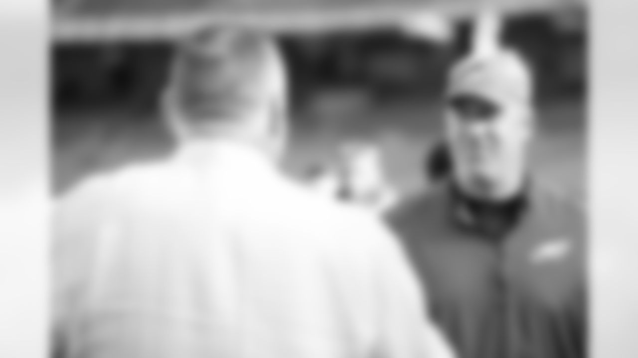 Angels manager Mike Scioscia and Doug Pederson