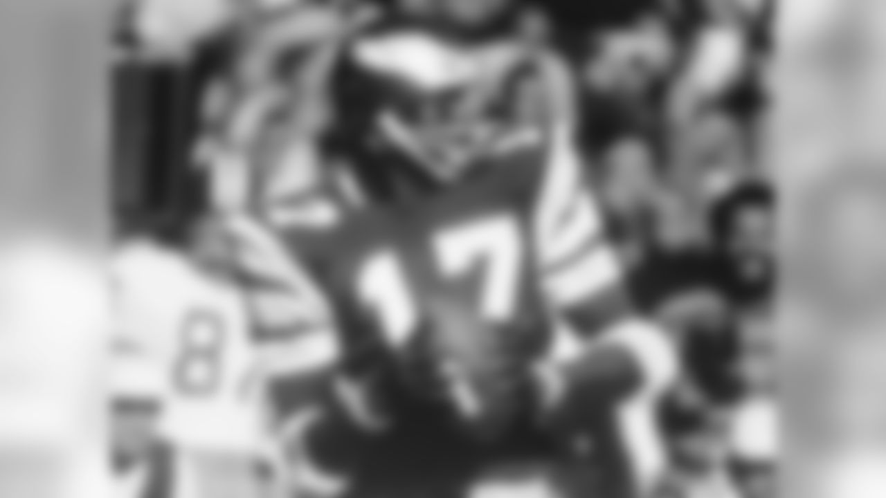 Harold was selected in the seventh round by the Eagles with 161st overall pick in 1971 NFL Draft