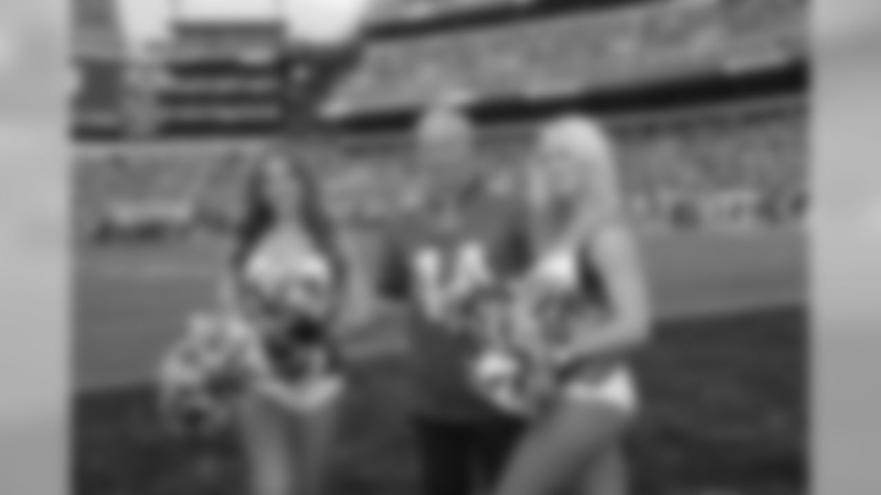 Christine and Victoria with Eagles Hall of Famer Pete Retzlaff