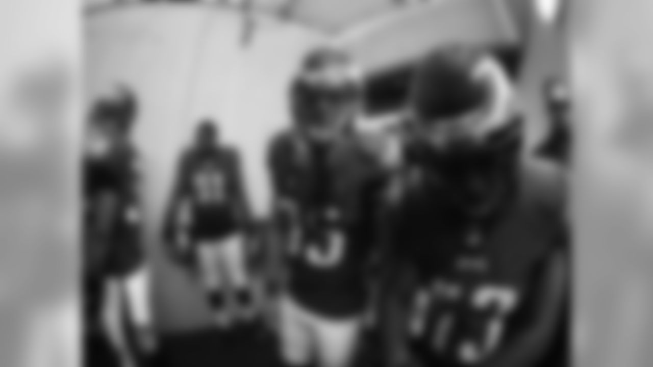 Kendricks, moments before hitting the field in Week 12.