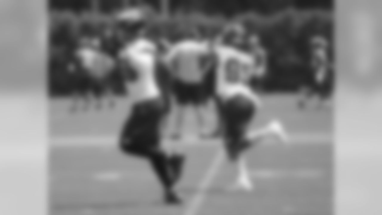 Linebackers DeMeco Ryans and Mychal Kendricks back on the field together again