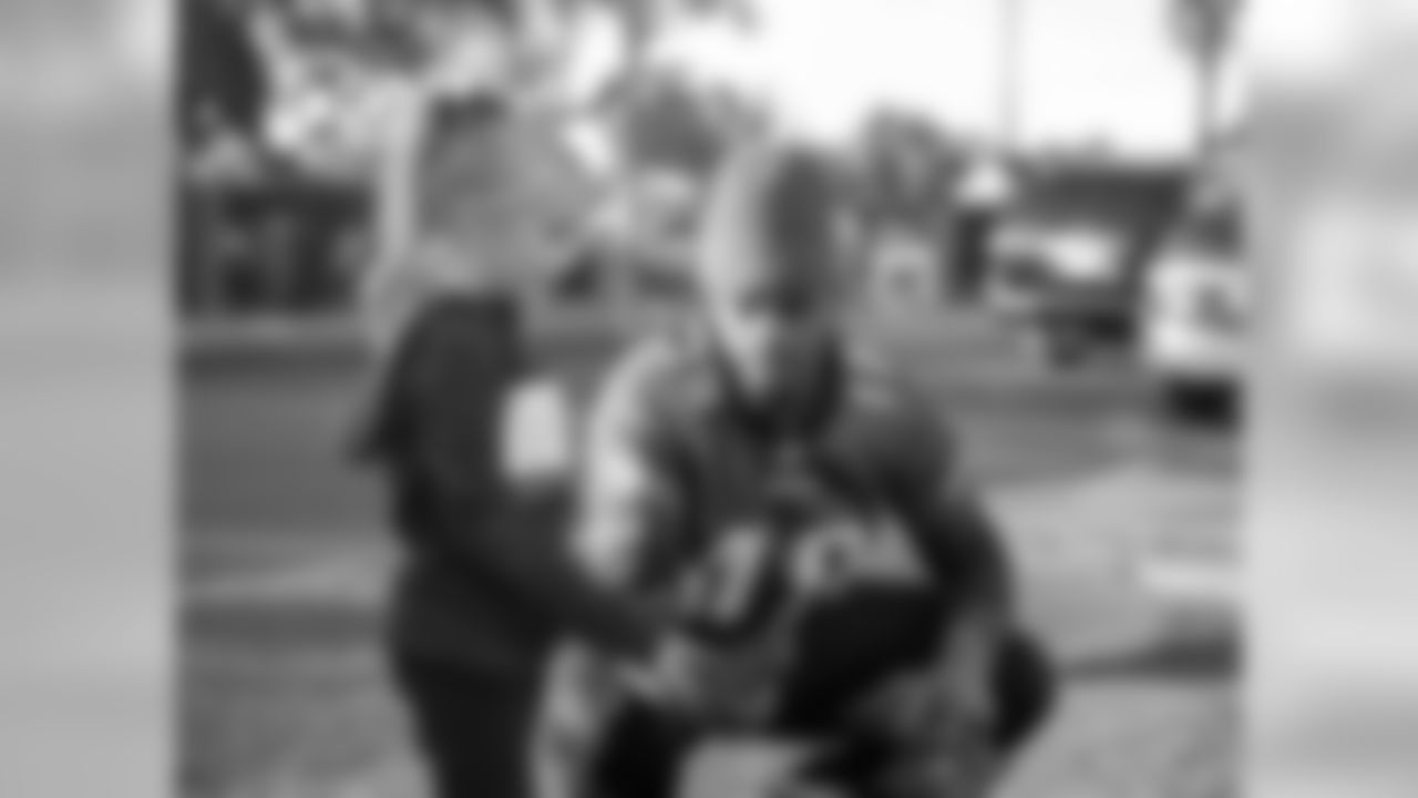 WR Shelton Gibson chats with a child.