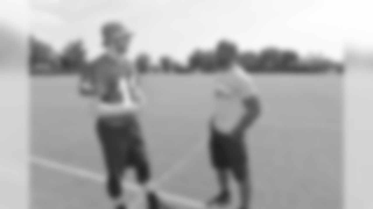 QB Carson Wentz and Jason Avant