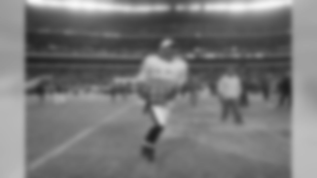 Brian Dawkins shows the fans at Lincoln Financial Field the Halas Trophy