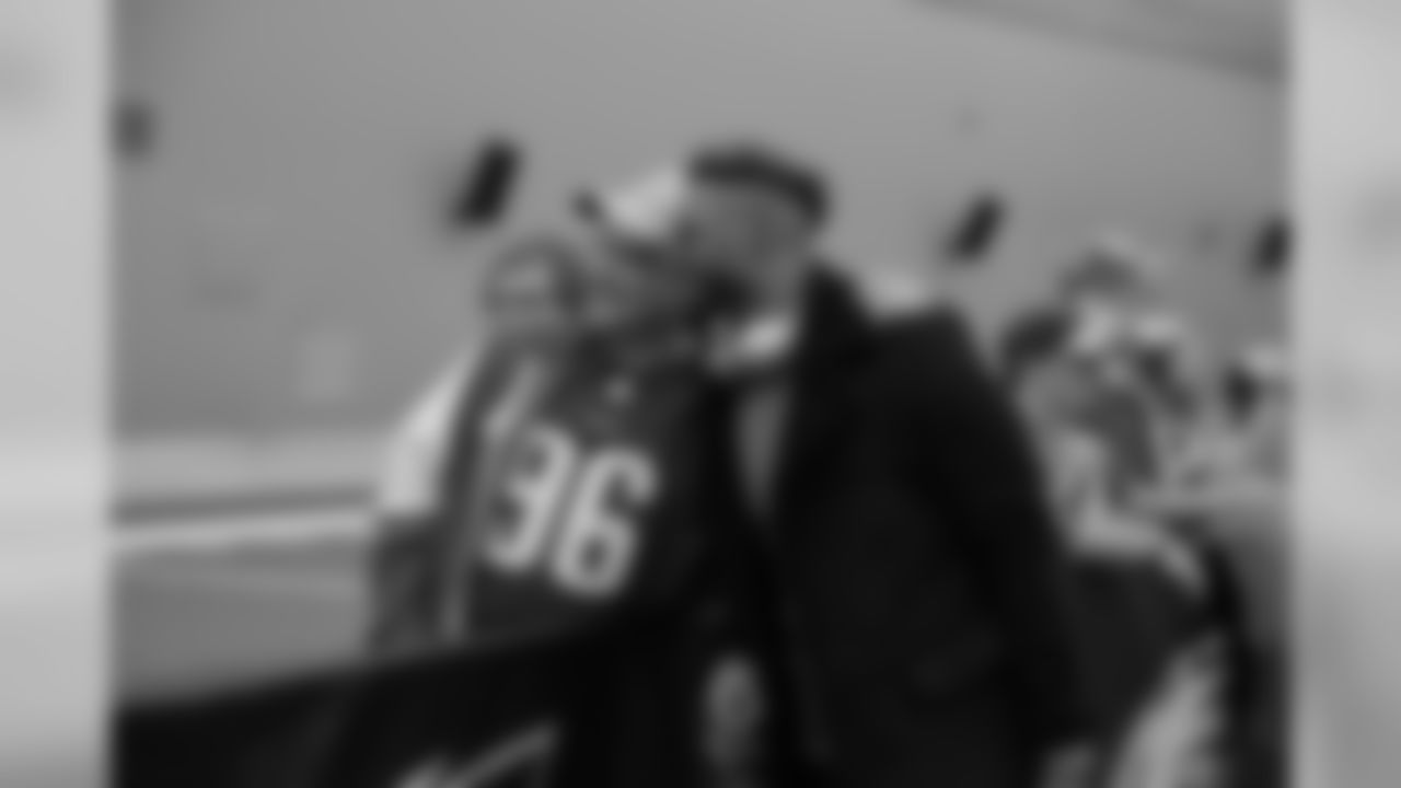 CB Jalen Mills stops to take a picture with a fan