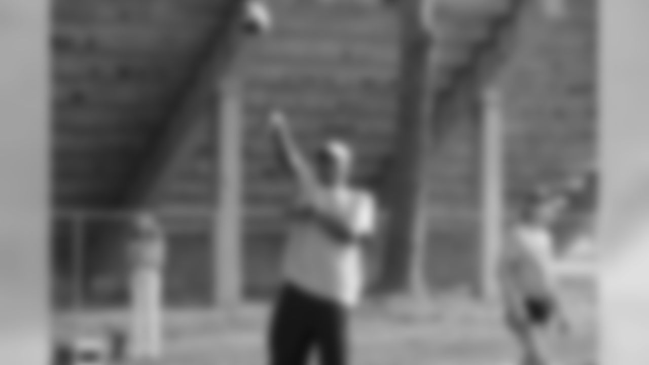 Harold Carmichael enjoys playing catch during practice