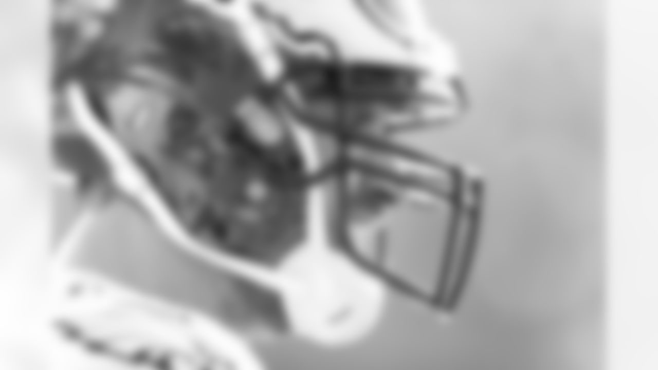 DE Chris Long