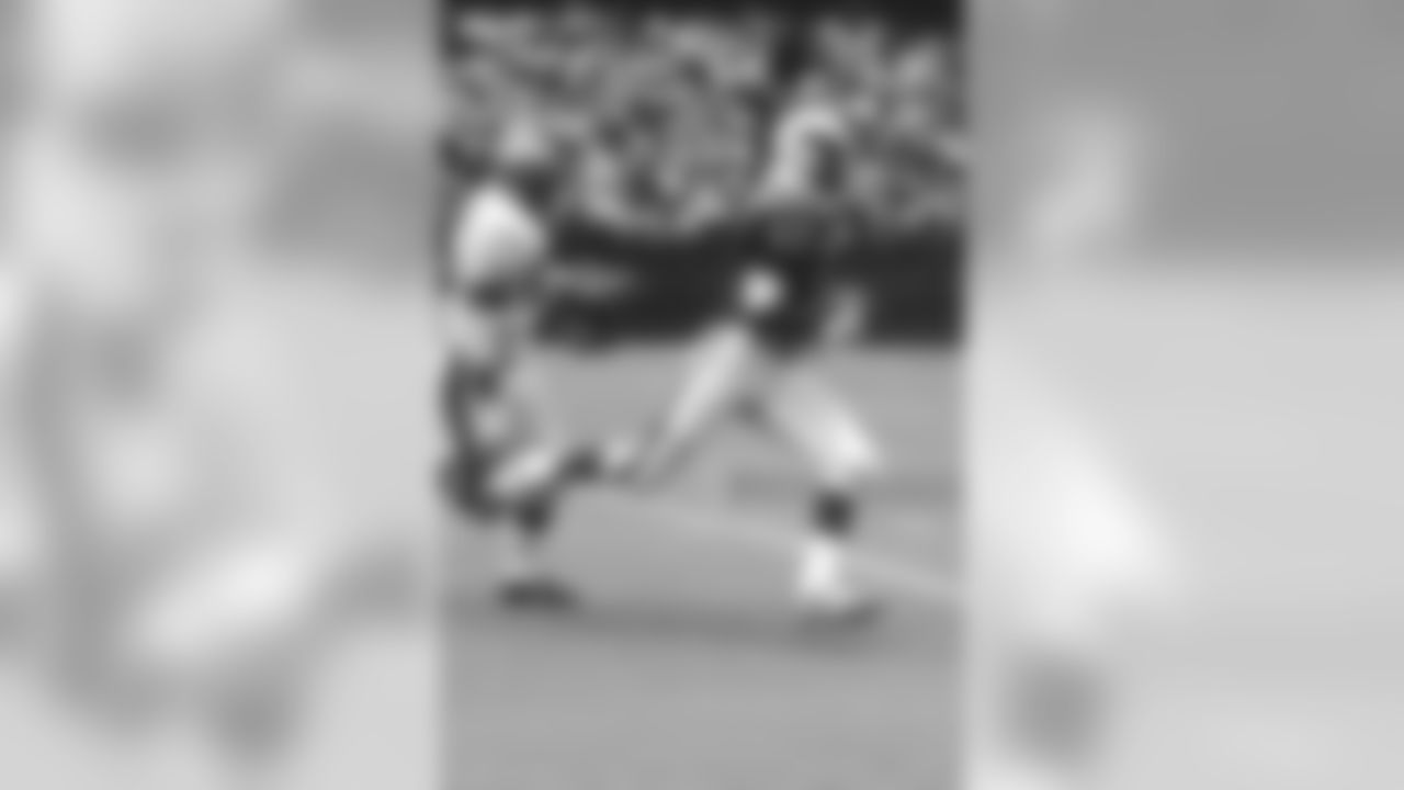 In 1989, Carmichael was inducted into the Louisiana Sports Hall of Fame