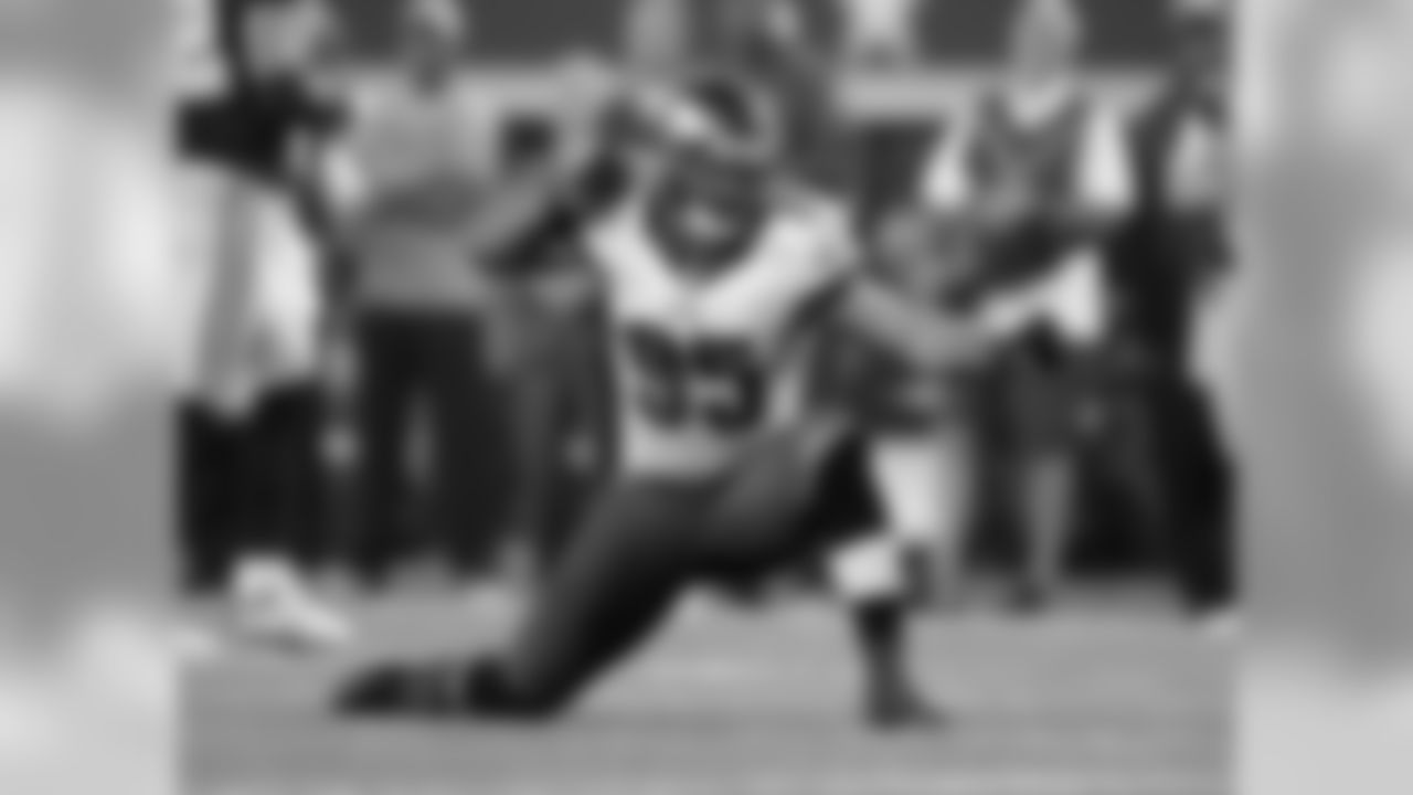 Kendricks celebrates one of his nine tackles on Thanksgiving.