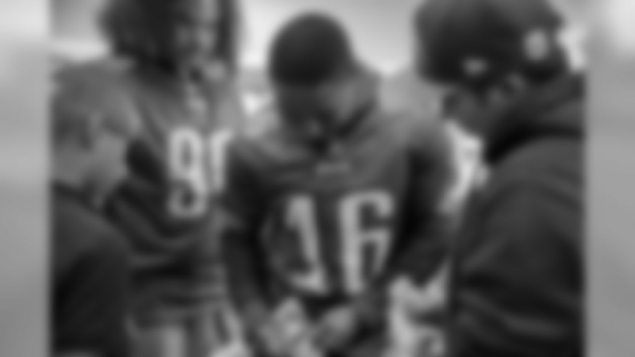 WR Rashard Davis signs an autograph.