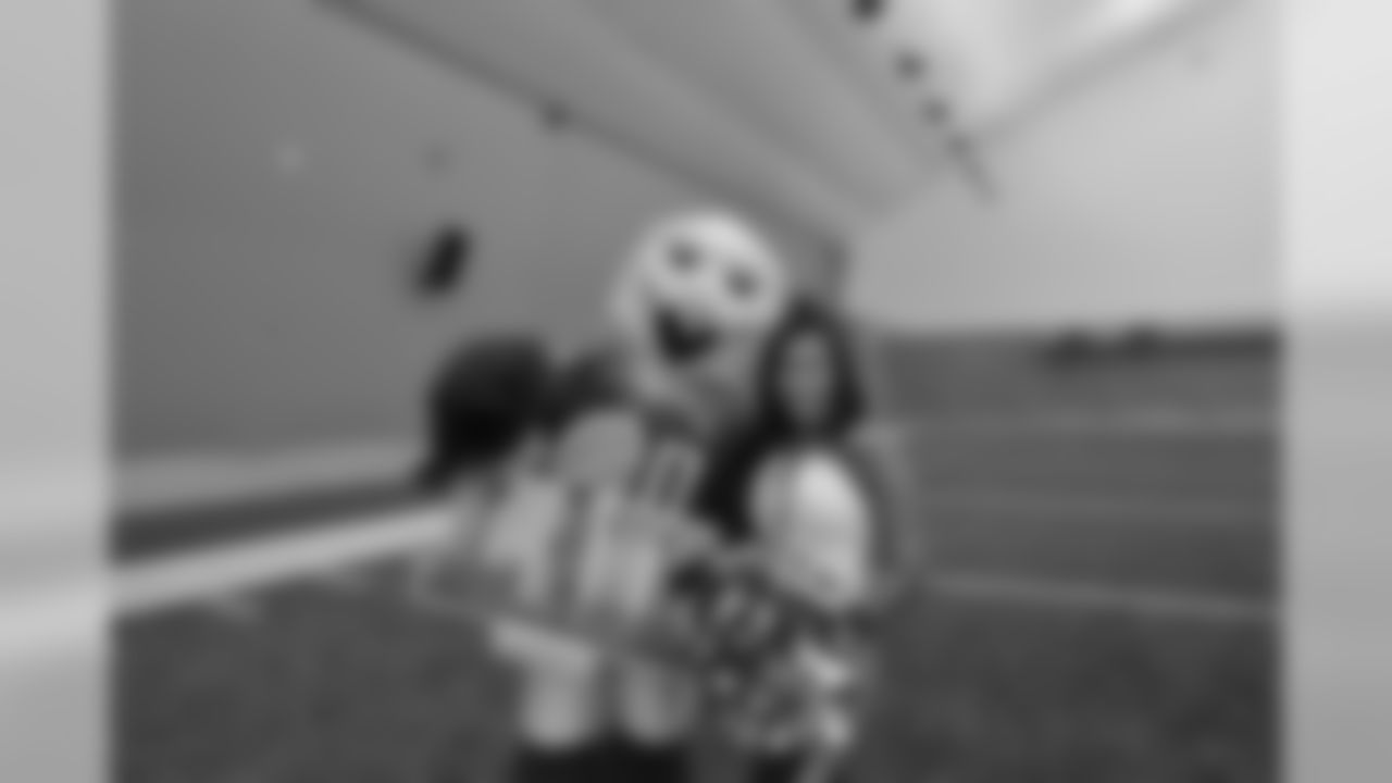 SWOOP and Eagles Cheerleaders helped send the team off to Minnesota