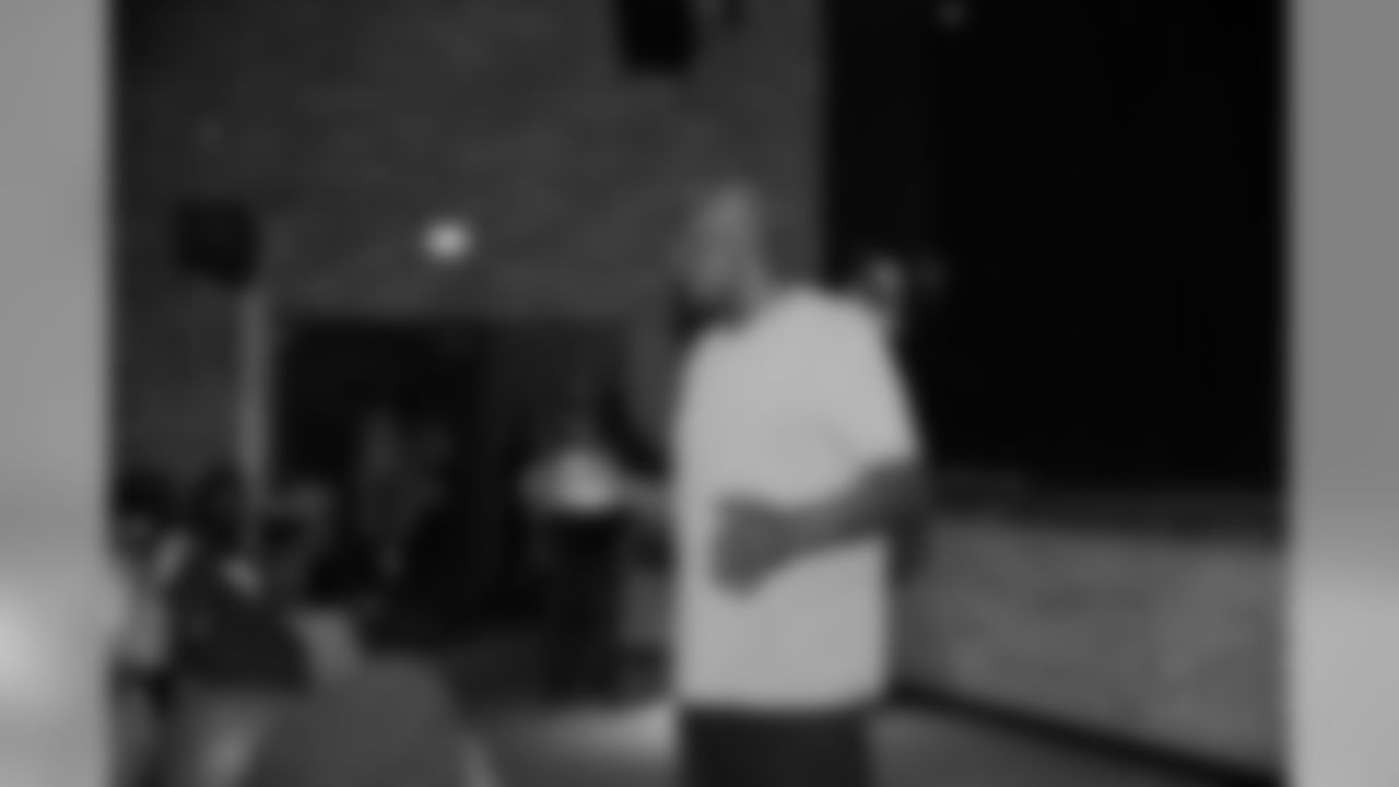 Harold Carmichael lends some words of advice to the Raines students