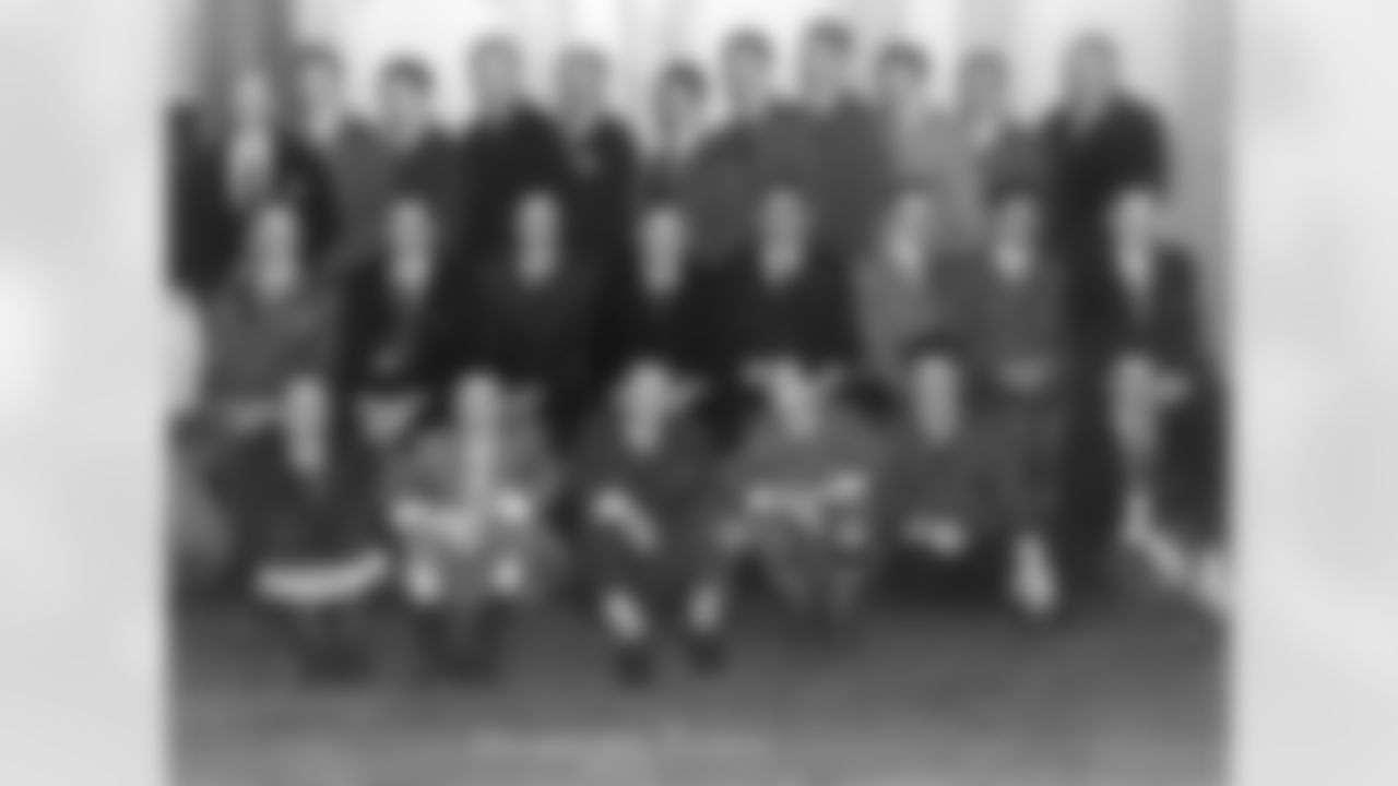 A team photo of the 1943 Steagles