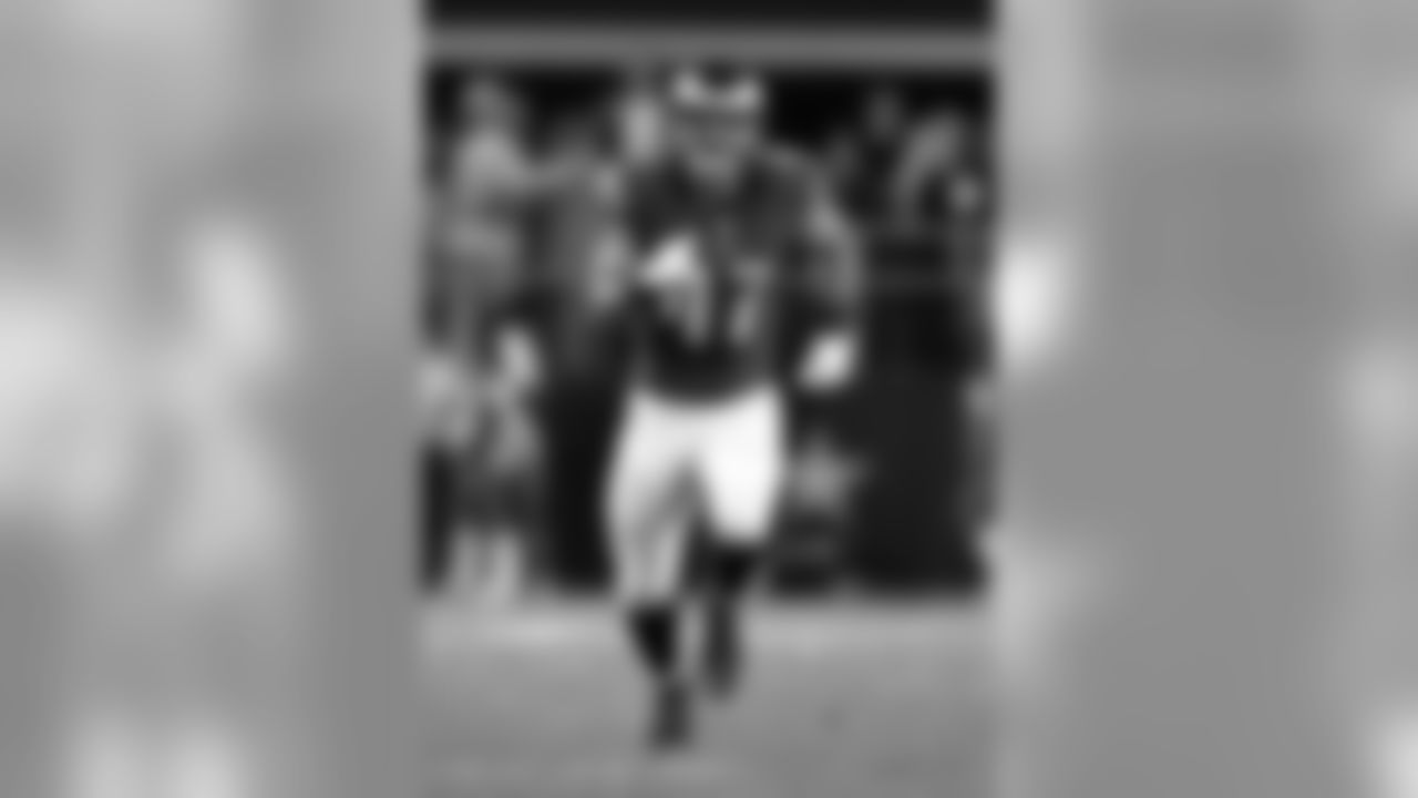 Trey Burton has been a key member of the Eagles special teams unit in his first two NFL seasons. Burton was a versatile threat at Florida where he appeared in 50 games and finished his career with 720 rushing yards and 16 touchdowns on 141 carries and 107 catches for 976 yard and four touchdowns