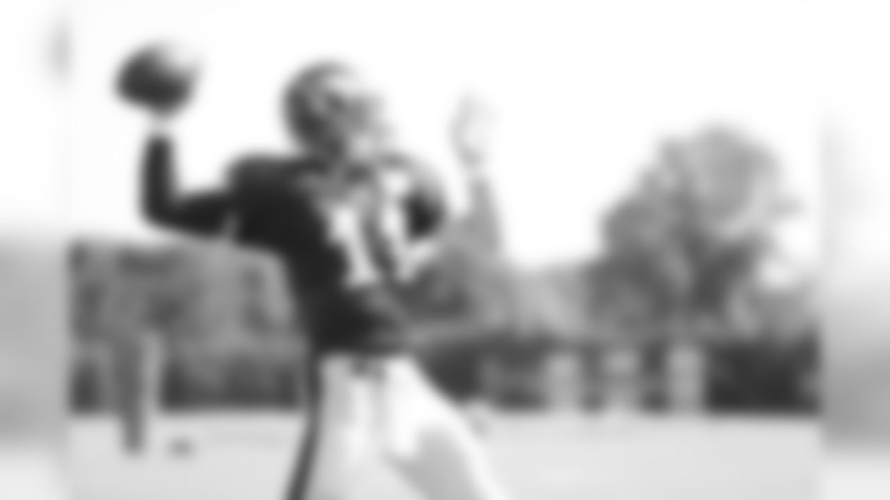 QB Carson Wentz