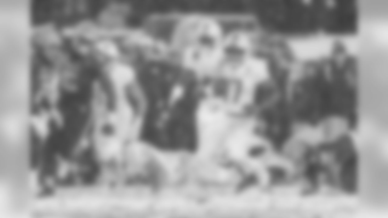 Army QB Ahmad Bradshaw runs through the Navy defense.