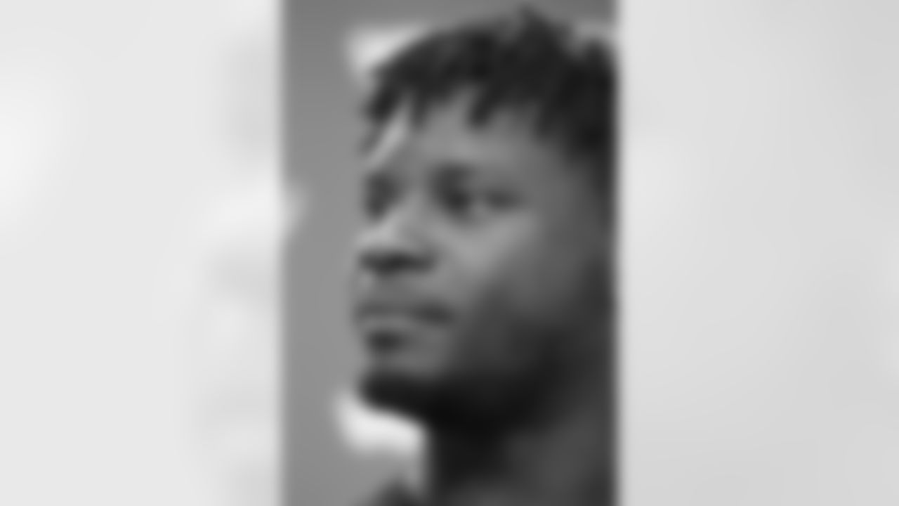 LB Sean Weatherspoon