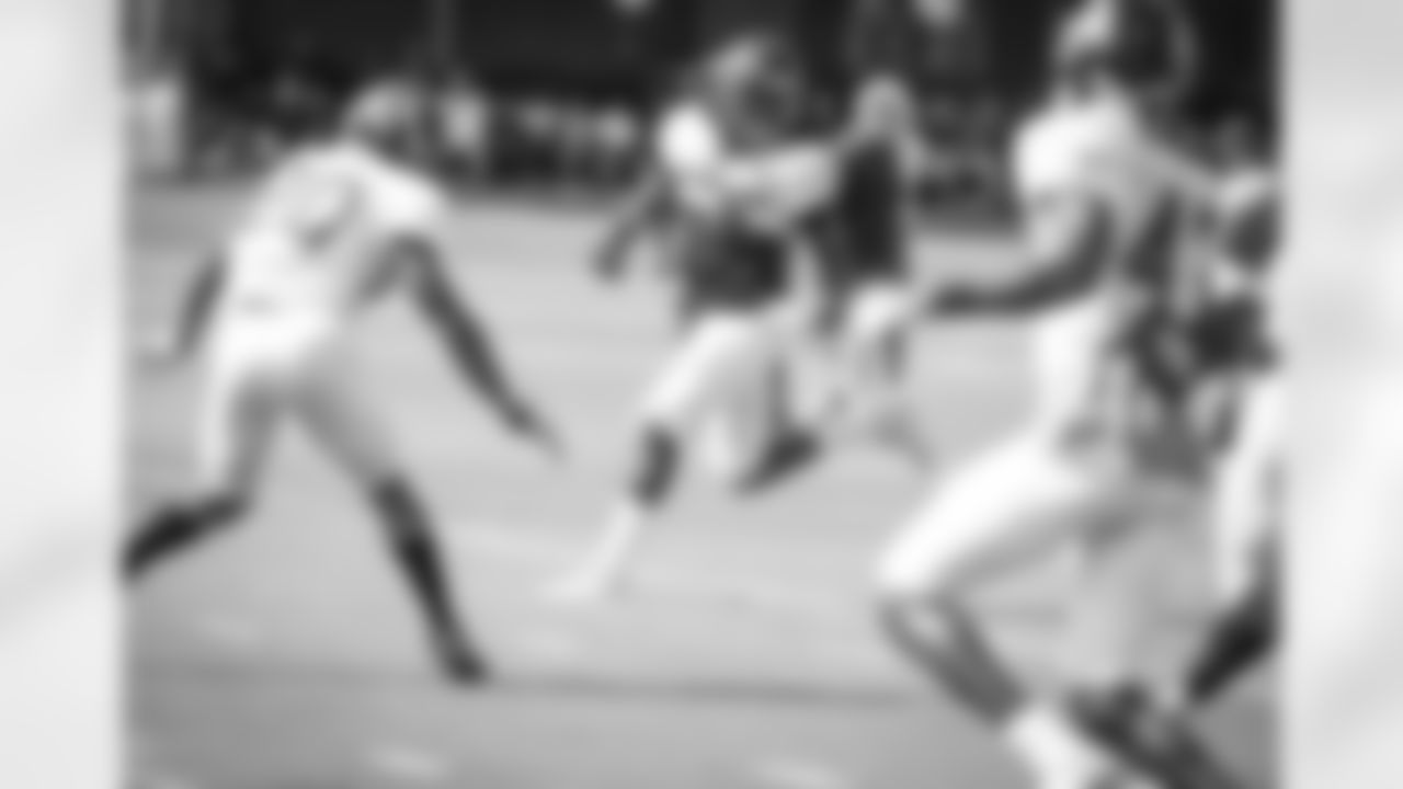 OLB De'Vondre Campbell