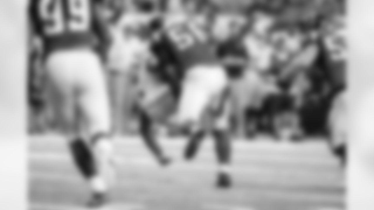 LB Sean Weatherspoon lays a big hit on Redskins RB Matt Jones