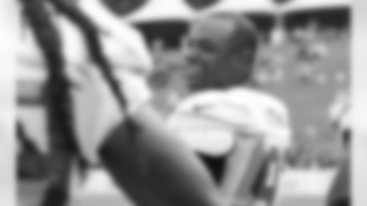 DE Dwight Freeney