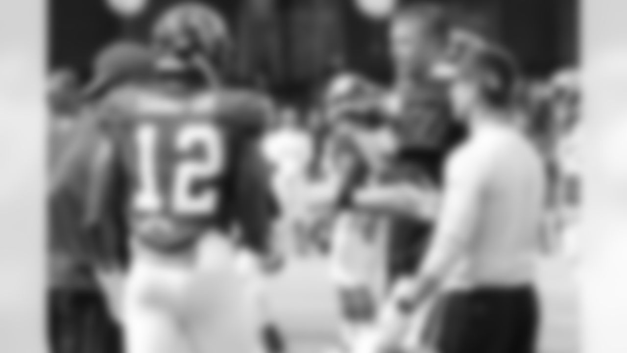 WR Mohamed Sanu talks with QB Matt Ryan