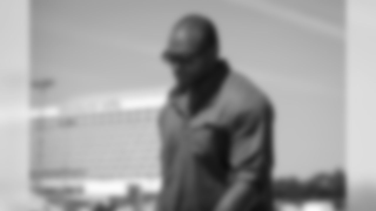 DE Dwight Freeney